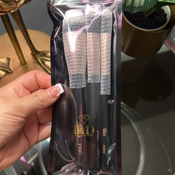 New - Picture 2 of 3